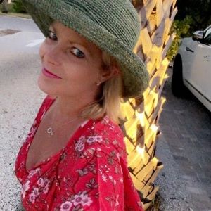 Meet your Posher, Crystal